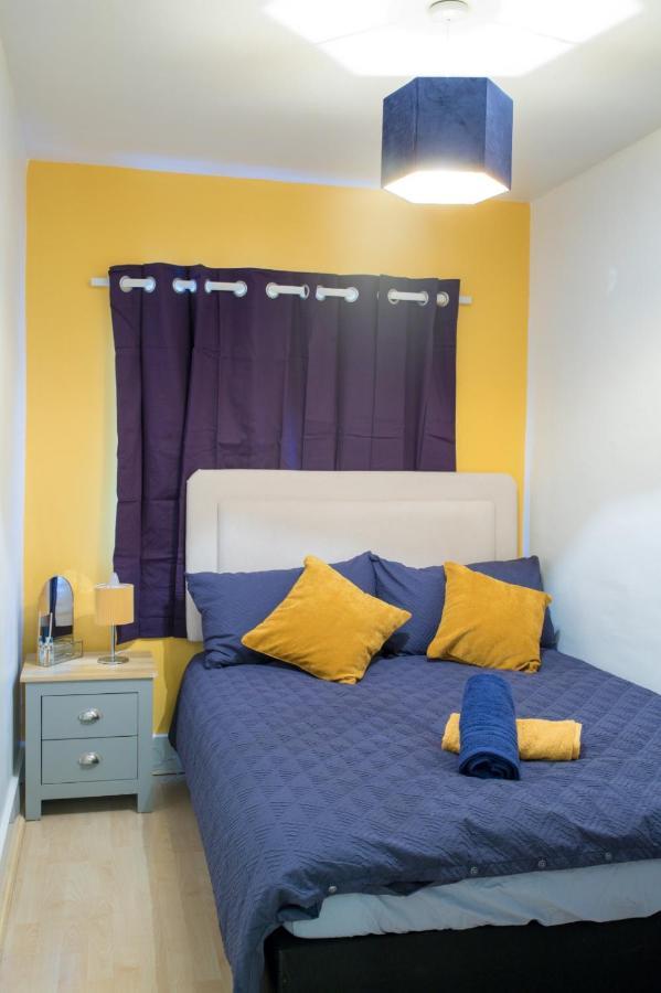 Exclusive Offers L Last-Minute Specials L Parking Free L Double Bed House L Uk L Gaming Room L Komfy 3 Bedroom Cottage With Riverview L Perfect For Short Or Long Stays Reading Buitenkant foto