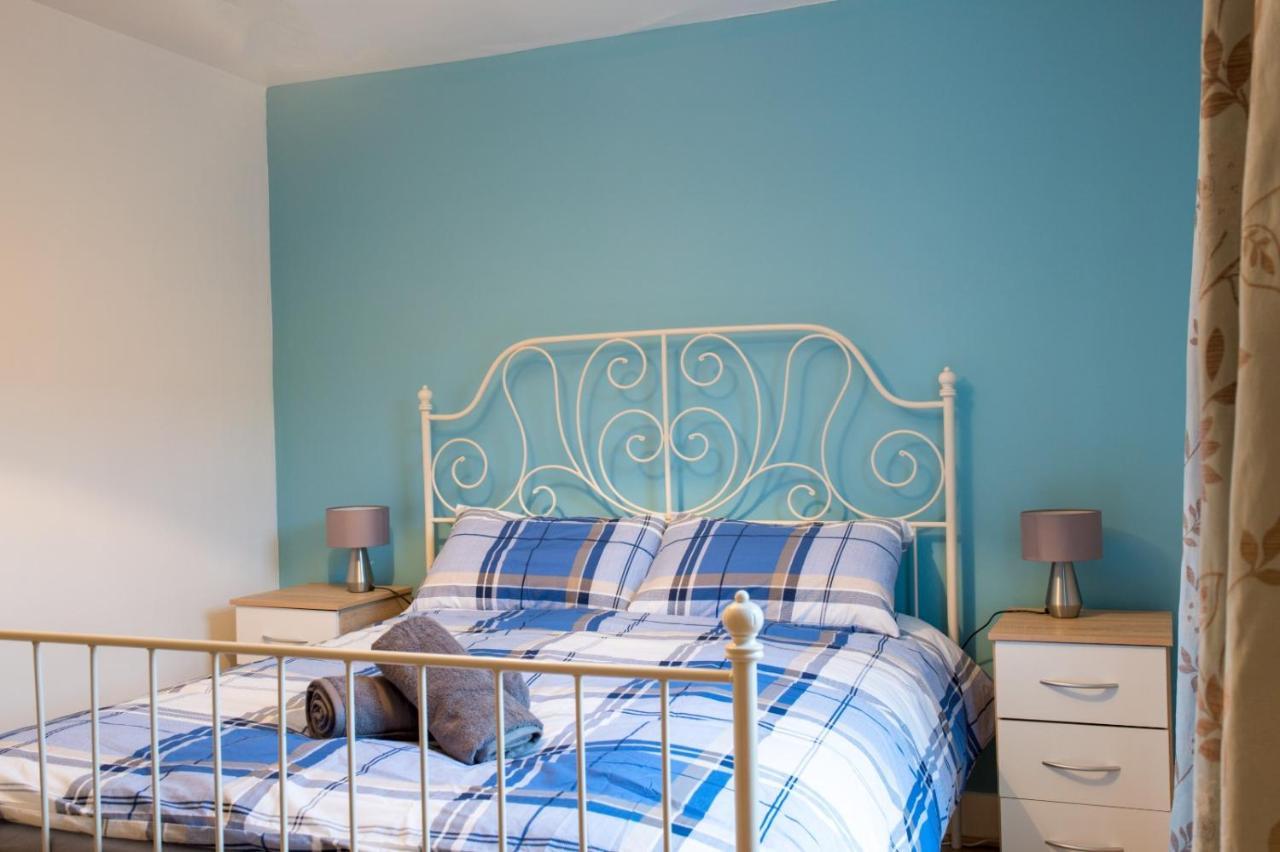 Exclusive Offers L Last-Minute Specials L Parking Free L Double Bed House L Uk L Gaming Room L Komfy 3 Bedroom Cottage With Riverview L Perfect For Short Or Long Stays Reading Buitenkant foto