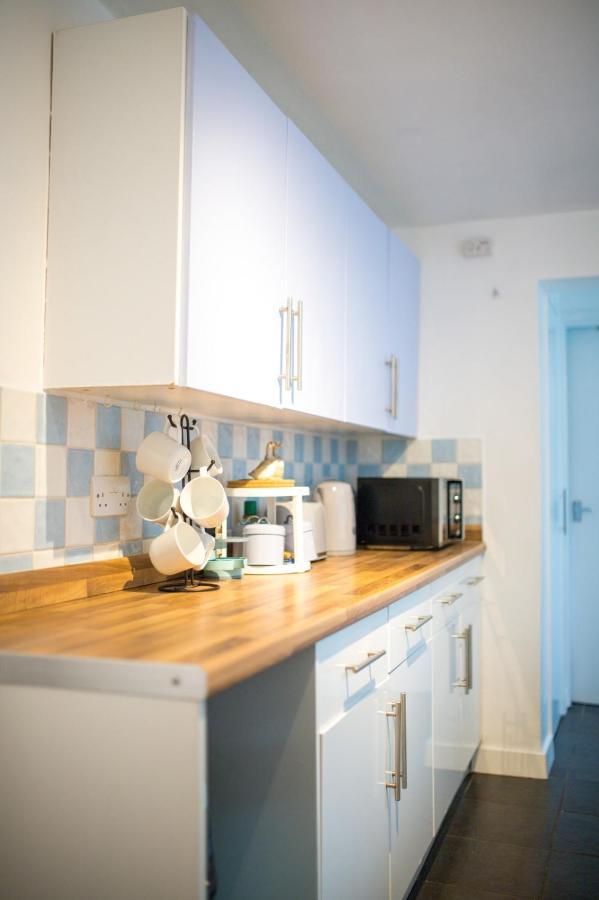 Exclusive Offers L Last-Minute Specials L Parking Free L Double Bed House L Uk L Gaming Room L Komfy 3 Bedroom Cottage With Riverview L Perfect For Short Or Long Stays Reading Buitenkant foto