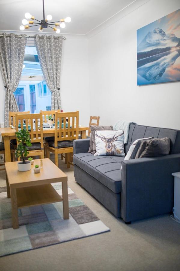 Exclusive Offers L Last-Minute Specials L Parking Free L Double Bed House L Uk L Gaming Room L Komfy 3 Bedroom Cottage With Riverview L Perfect For Short Or Long Stays Reading Buitenkant foto