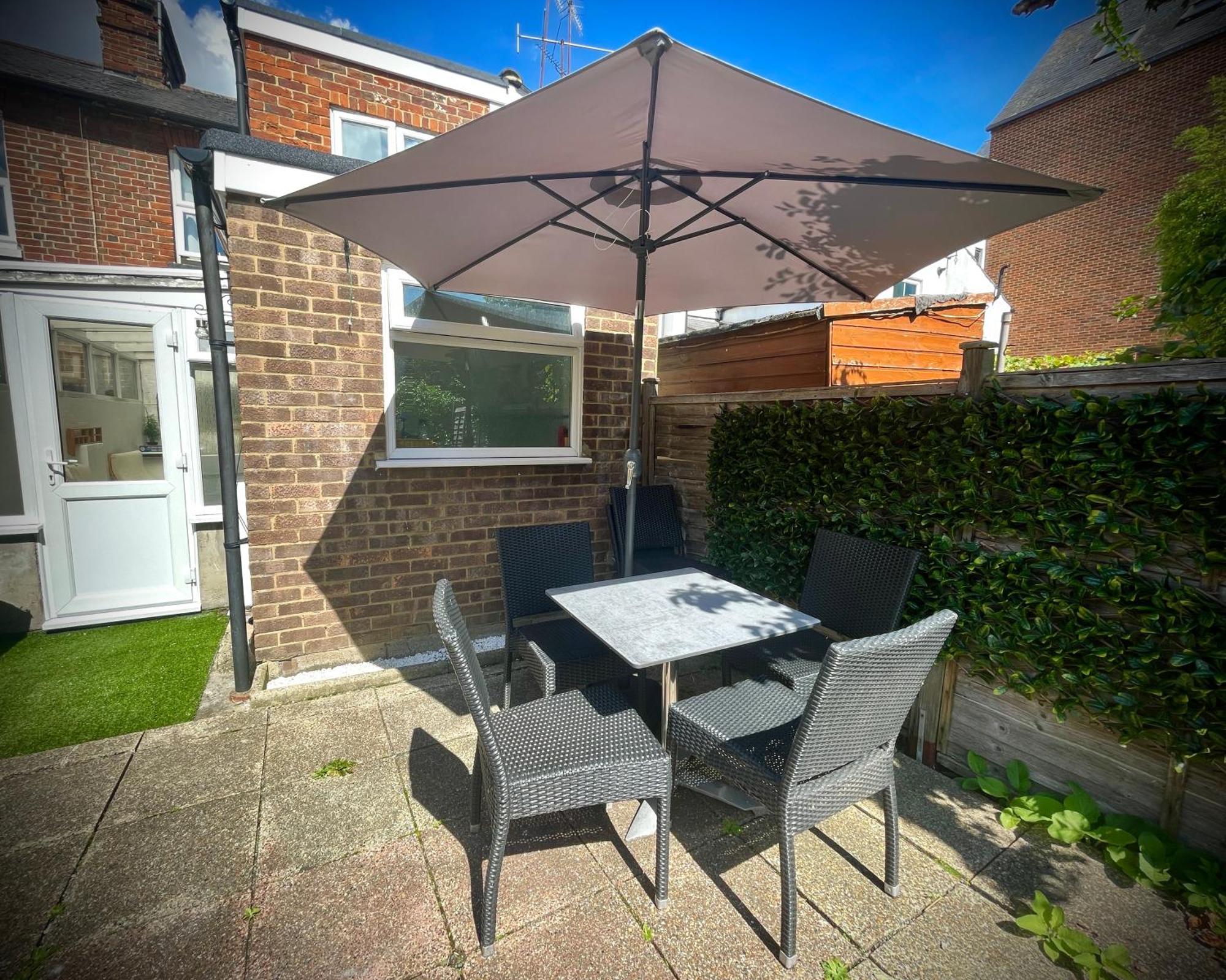 Exclusive Offers L Last-Minute Specials L Parking Free L Double Bed House L Uk L Gaming Room L Komfy 3 Bedroom Cottage With Riverview L Perfect For Short Or Long Stays Reading Buitenkant foto