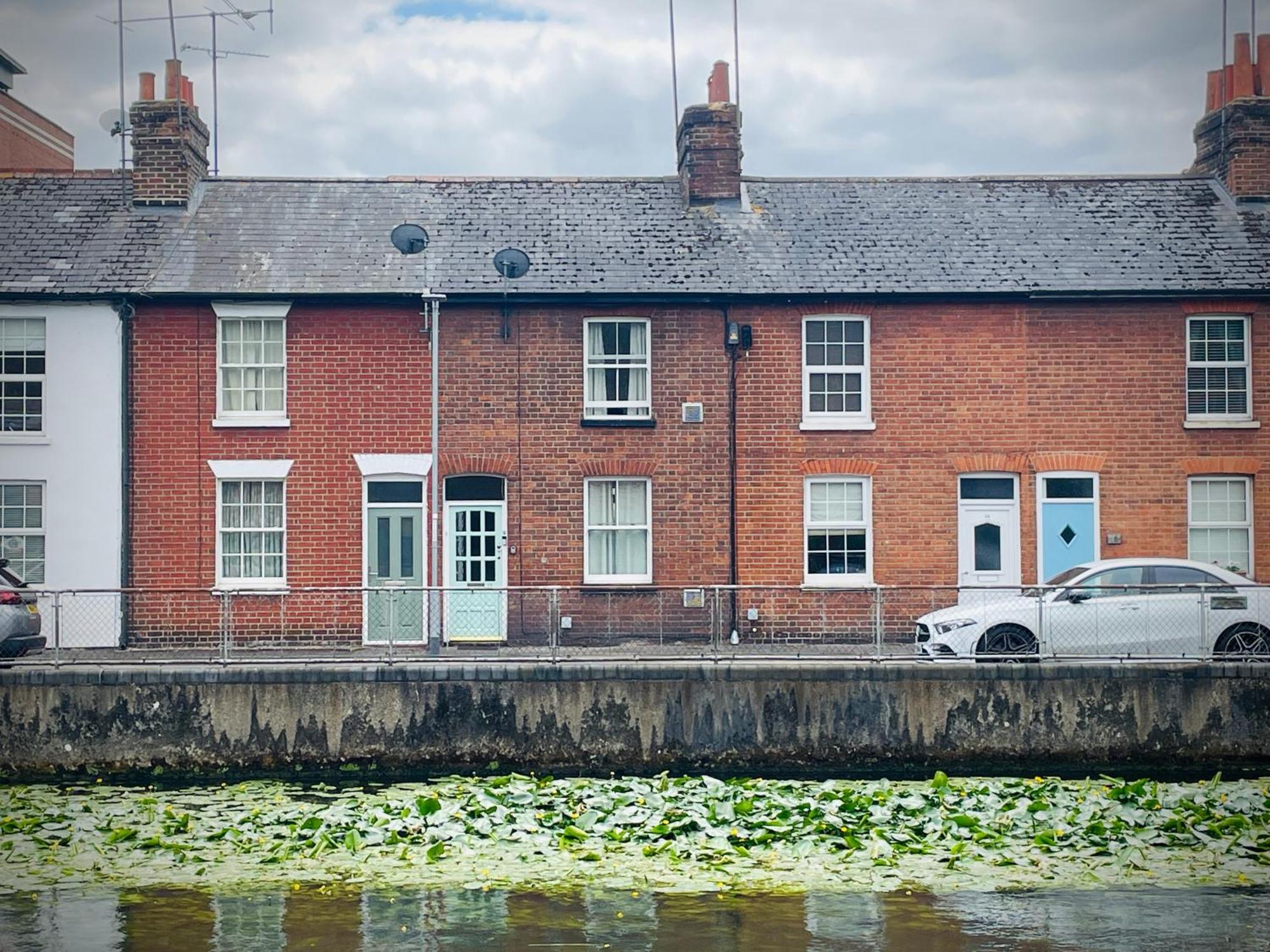 Exclusive Offers L Last-Minute Specials L Parking Free L Double Bed House L Uk L Gaming Room L Komfy 3 Bedroom Cottage With Riverview L Perfect For Short Or Long Stays Reading Buitenkant foto