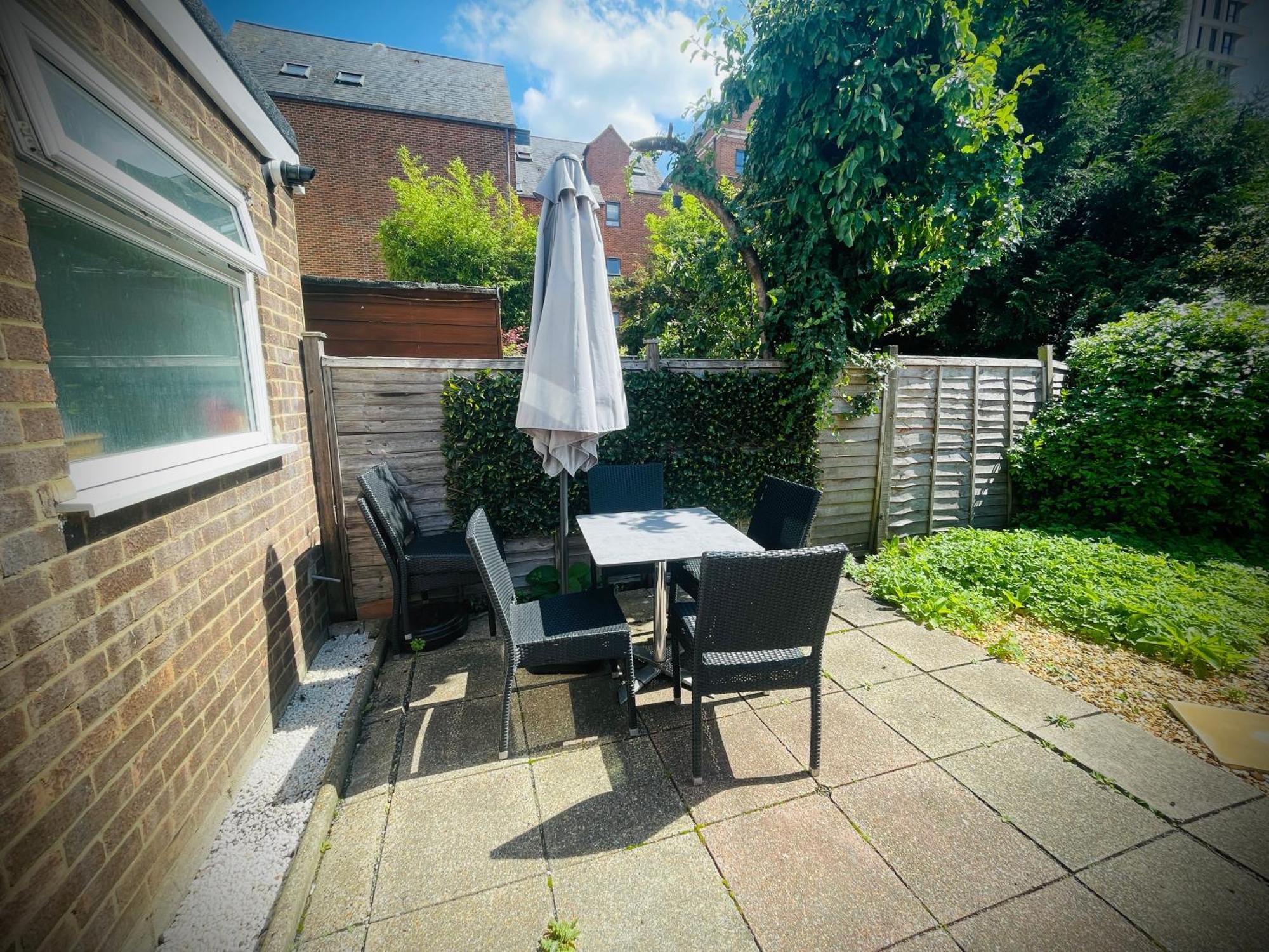Exclusive Offers L Last-Minute Specials L Parking Free L Double Bed House L Uk L Gaming Room L Komfy 3 Bedroom Cottage With Riverview L Perfect For Short Or Long Stays Reading Buitenkant foto
