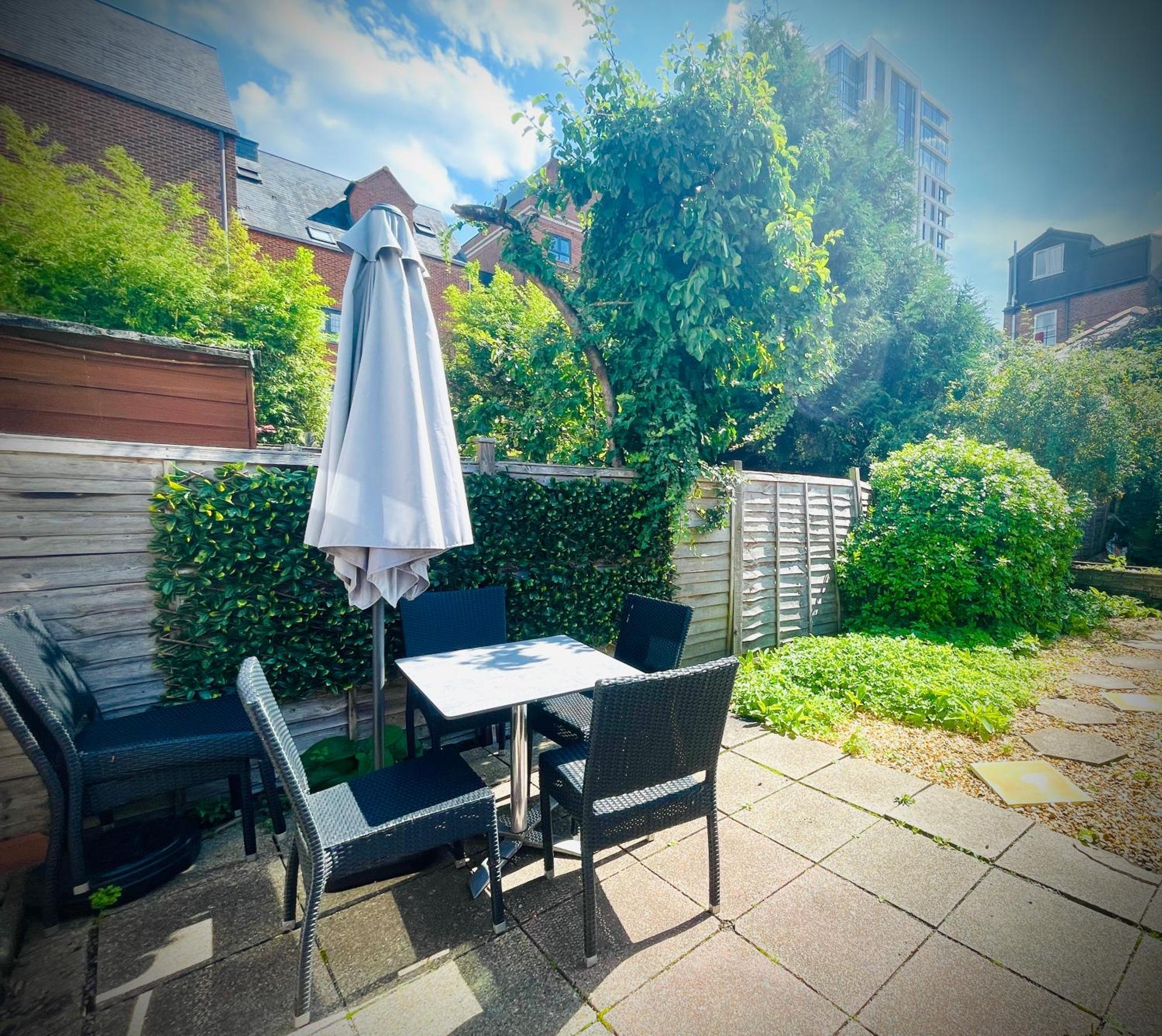 Exclusive Offers L Last-Minute Specials L Parking Free L Double Bed House L Uk L Gaming Room L Komfy 3 Bedroom Cottage With Riverview L Perfect For Short Or Long Stays Reading Buitenkant foto